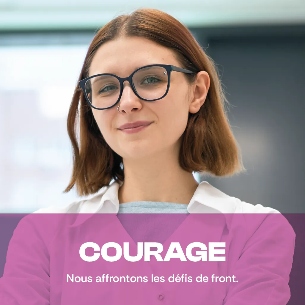 Courage. Nous affrontons les défis de front. Une photo d’une jeune femme regardant droit devant avec une expression faciale de confiance. Courage. Nous affrontons les défis de front. Une photo d’une jeune femme regardant droit devant avec une expression faciale de confiance.