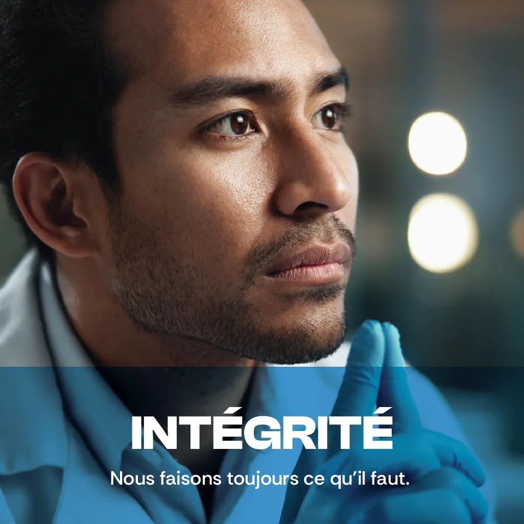 Intégrité. Nous faisons ce que nous devons faire, à chaque fois. Une photo d’un scientifique masculin d’âge moyen inspirant la confiance. Intégrité. Nous faisons ce que nous devons faire, à chaque fois. Une photo d’un scientifique masculin d’âge moyen inspirant la confiance.